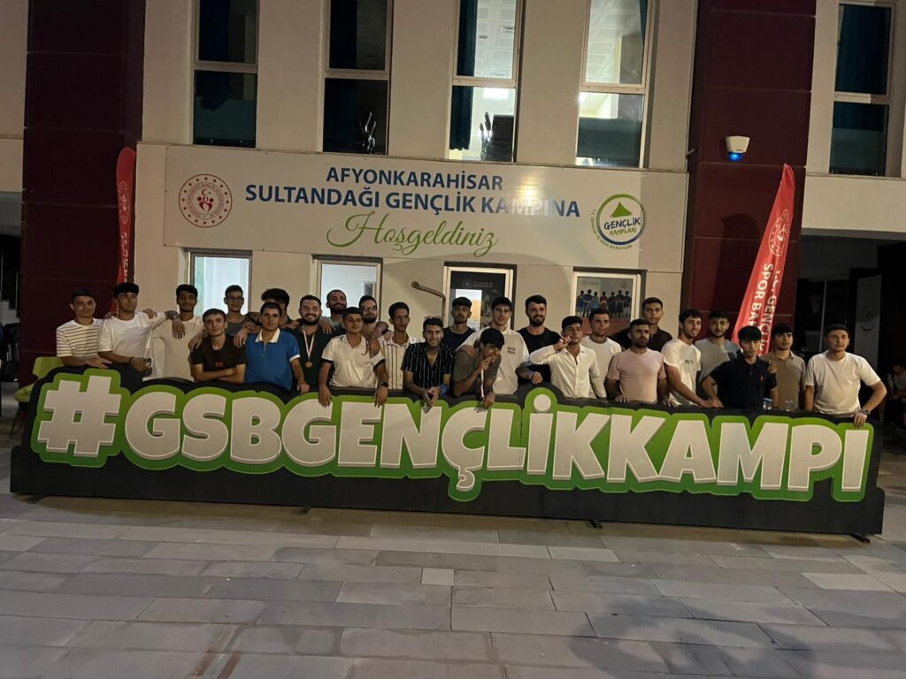 BATMANLI GENÇLER SULTADAĞI GENÇLİK KAMPINDAYDI