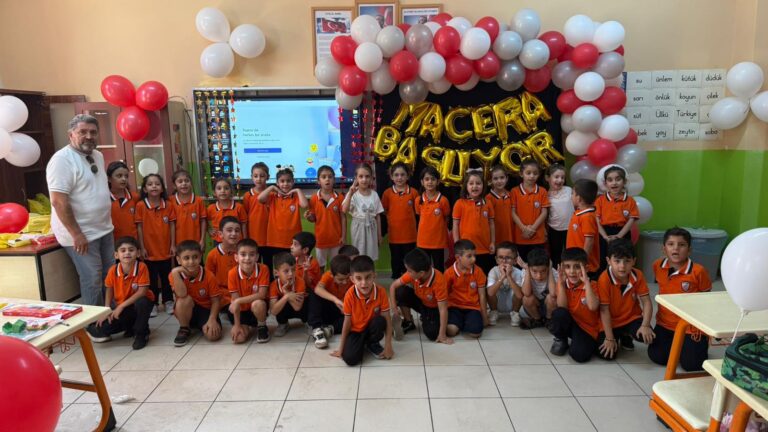 ATATÜRK İLKOKULU’NDAN MİNİK ÖĞRENCİLERE İLK GÜN SÜRPRİZİ