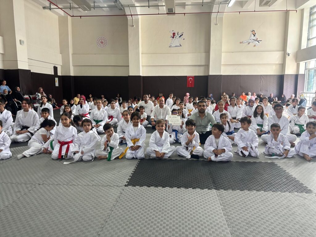 56 KARATECİ KUŞAK SINAVINI GEÇTİ
