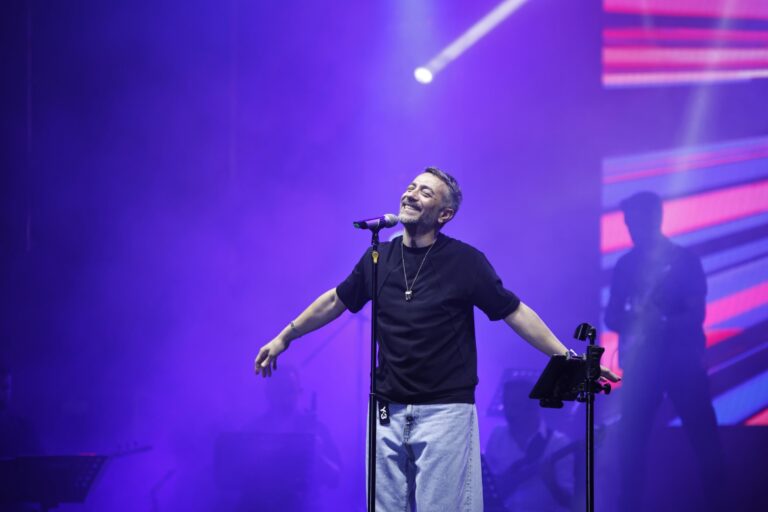 RESUL DİNDAR’DAN KAHRAMANMARAŞ’TA UNUTULMAZ KONSER…