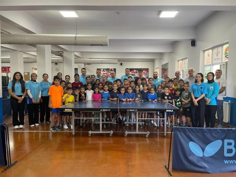 GENÇLER ZAFER BAYRAMIYLA YETENEKLERİNİ ORTAYA KOYDU