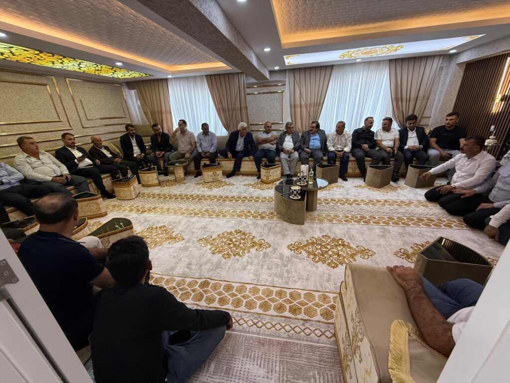 AKGÜL, SİYASİLERİ VE MUHTARLARI YEMEKTE BULUŞTURDU