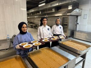 AŞÇILIK ÖĞRENCİLERİNDEN TATLI BİR BAŞLANGIÇ