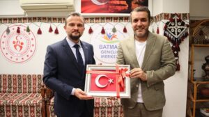 İLKER ASTARCI, GENÇLERLE HAS ODADA BULUŞTU