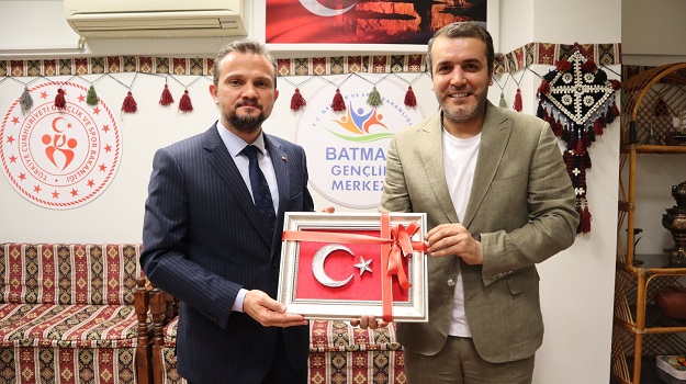 İLKER ASTARCI, GENÇLERLE HAS ODADA BULUŞTU