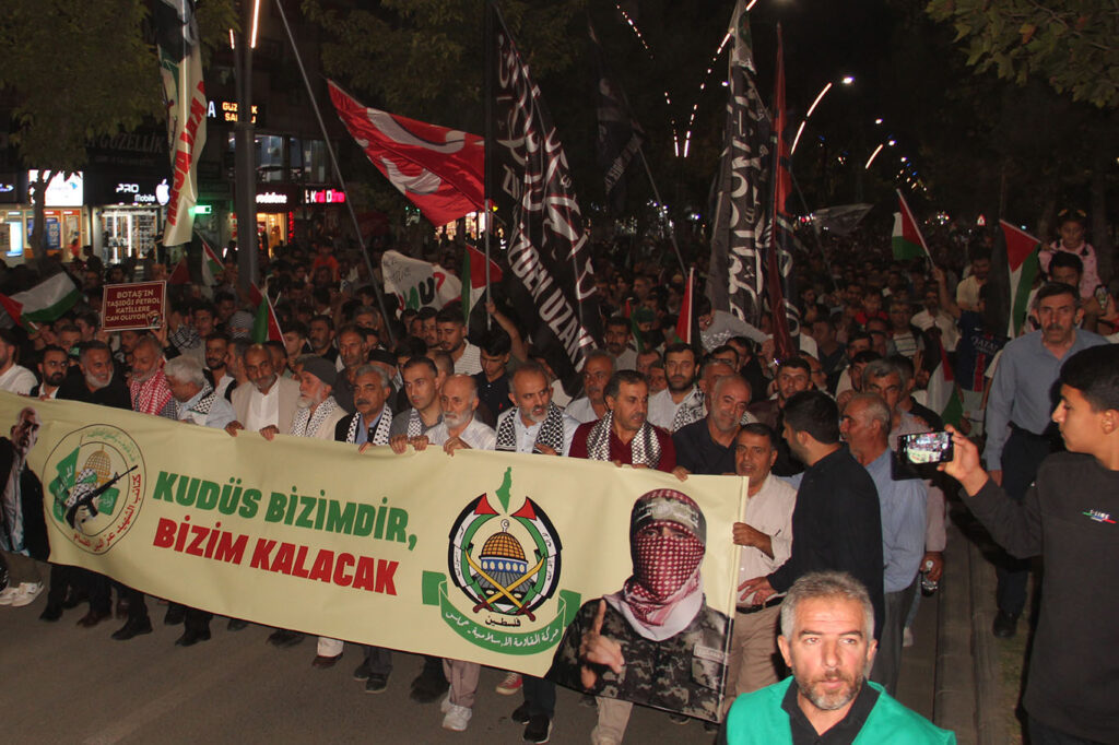 On binler Gazze için yürüdü