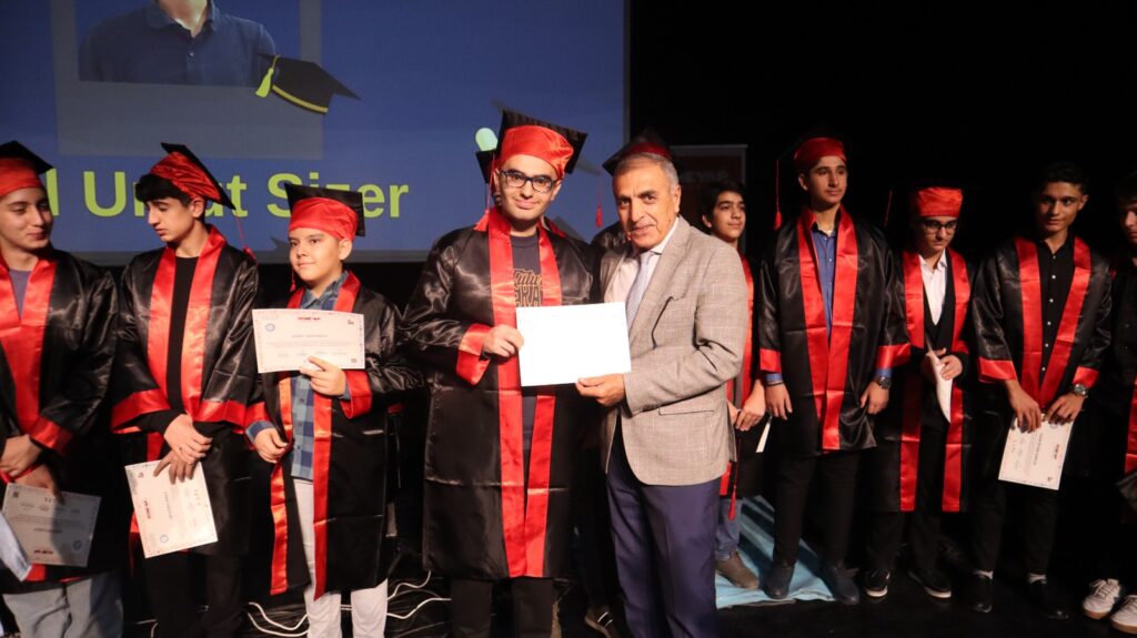 DENEYAP’TA İLK DÖNEM MEZUNİYET HEYECANI