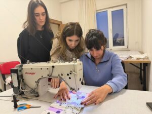 14 ÖĞRENCİ DİKİŞ NAKIŞ ÖĞRENİYOR