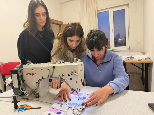 14 ÖĞRENCİ DİKİŞ NAKIŞ ÖĞRENİYOR