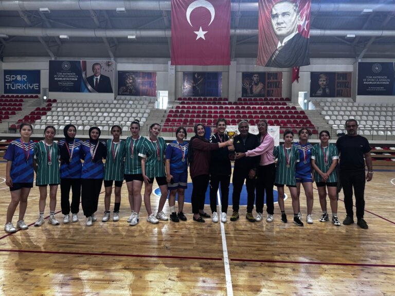 HENTBOL GENÇ KIZLARDA ŞAMPİYON İBN-İ SİNA MTAL