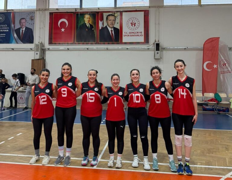 Batman Voleybol Takımlarından Tarihi Başarı!