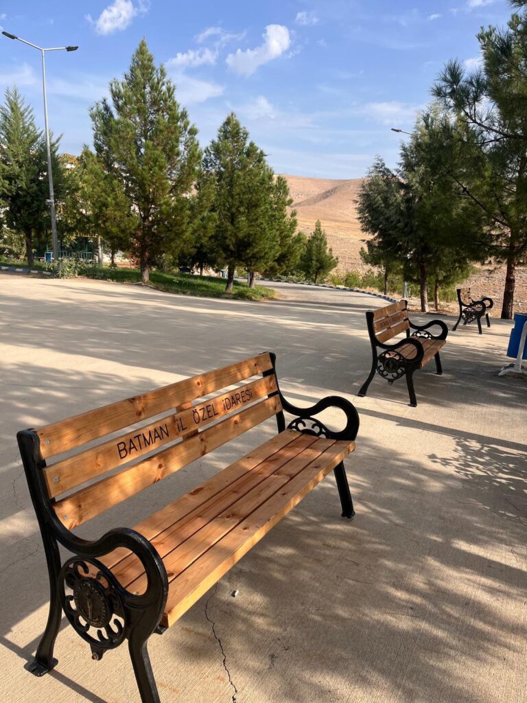 KIZ YURDUNUN BAHÇESİNE YENİ BANK DÜZENLEMESİ