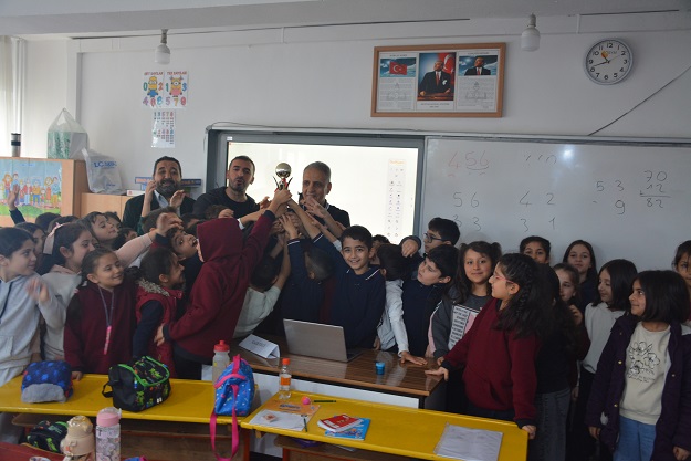 ASKF BAŞKANI AKYOL’DAN MİNİK ŞAMPİYONLARA SÜRPRİZ ZİYARET