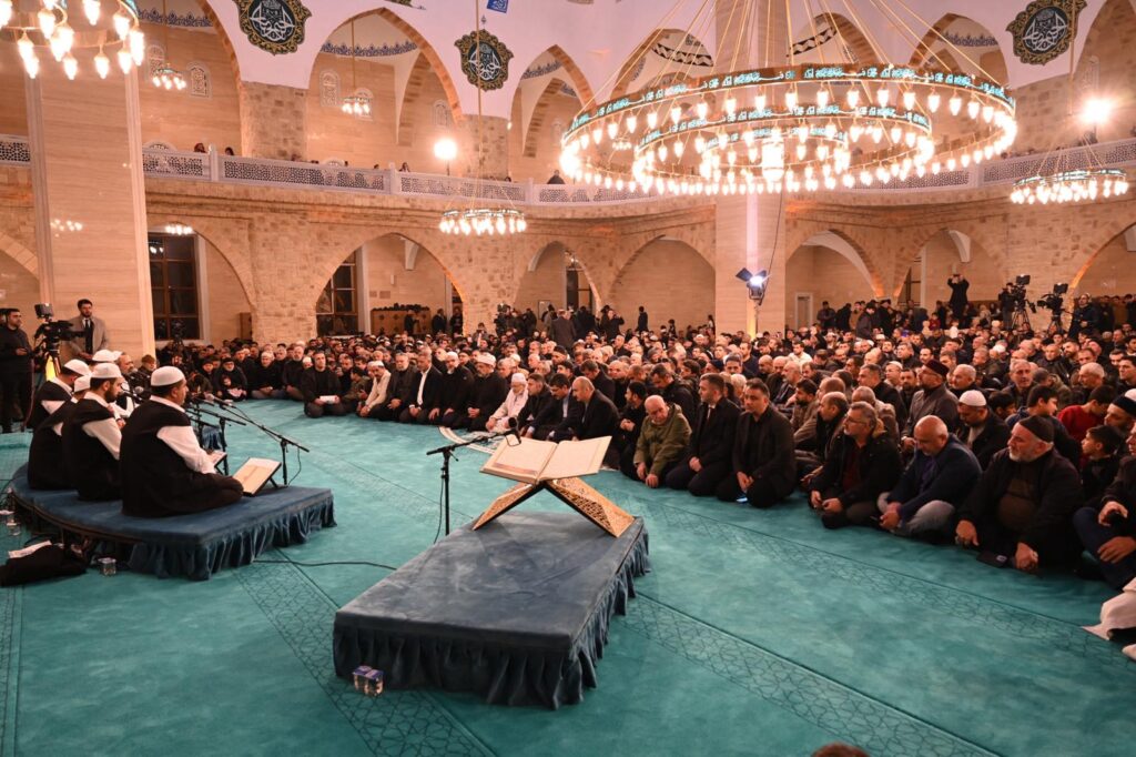 “Kandil Gecesi Camide Coşkuyla Kutlandı”