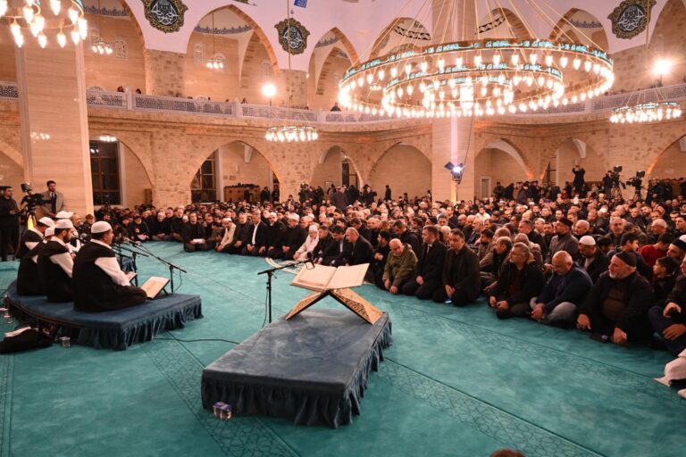 “Kandil Gecesi Camide Coşkuyla Kutlandı”