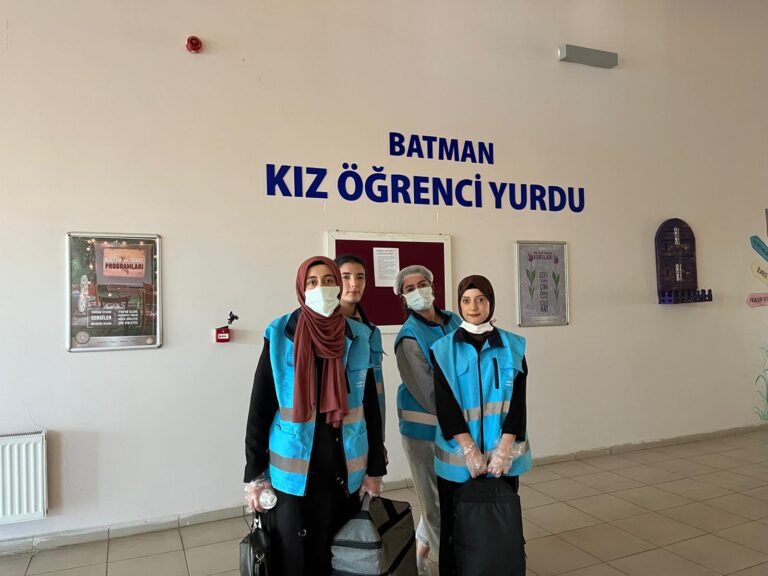 70 AİLEYE 1000 ÖĞÜN YEMEK DAĞITILDI…