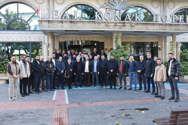 “BU BİR HİZMET YARIŞIDIR, SİYASİ YARIŞ DEĞİL”