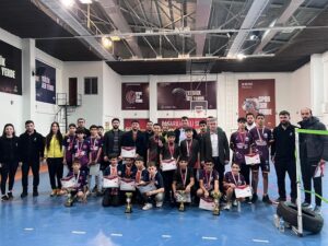 BADMİNTONUN YILDIZ ŞAMPİYONU VEYSEL KARANİ