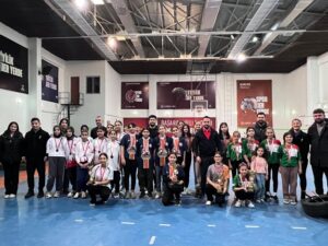 BADMİNTON’IN YILDIZI ŞEHİT ÖĞRETMENLER OLDU