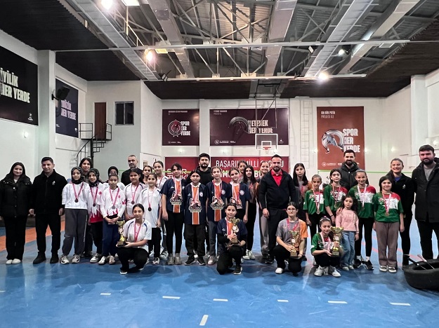 BADMİNTON’IN YILDIZI ŞEHİT ÖĞRETMENLER OLDU