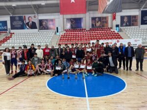 BASKETBOL GENÇ ERKEKLERLER MEHMET AKİF ERSOY ŞAMPİYON