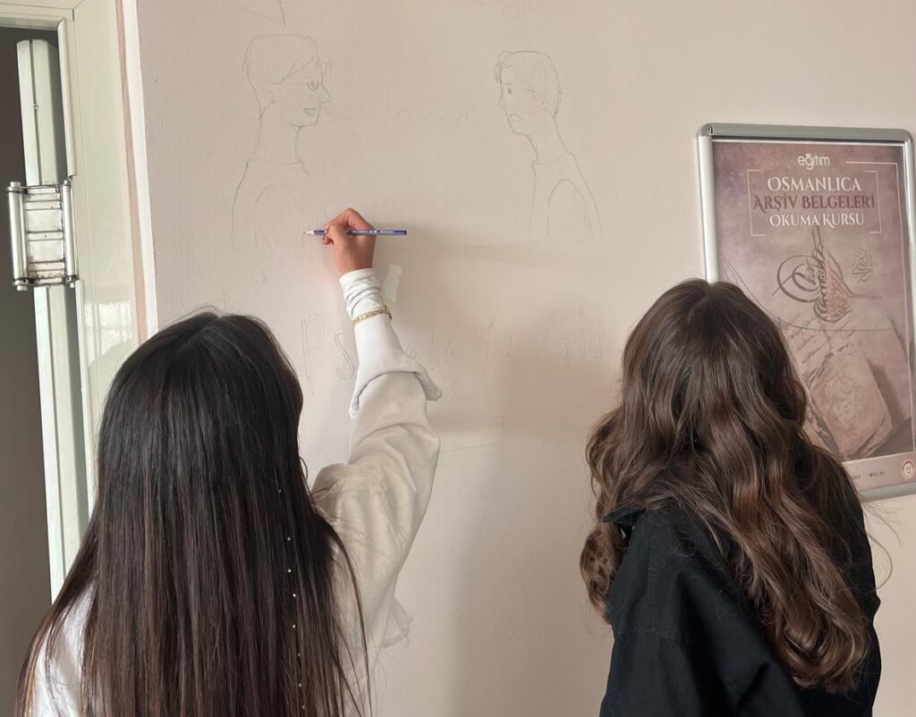 DUVARLARA HAYAT VEREN RENKLER