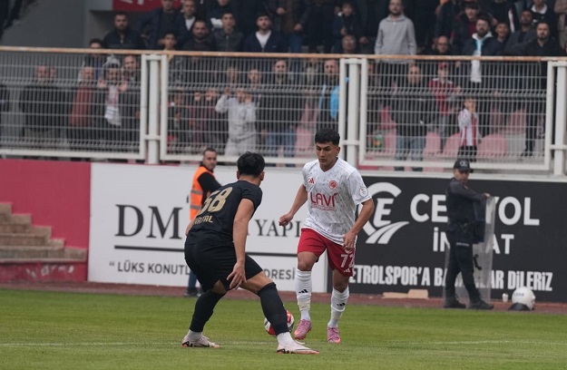 FURKAN RÜZGÂR SAHADA YILDIZLAŞTI