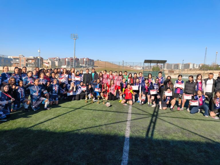 SPOR LİSESİ KIZLARI FUTBOLUN ŞAMPİYONU OLDU