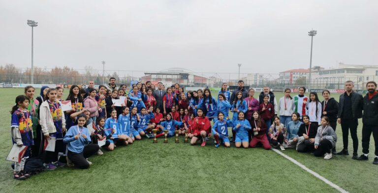 FUTBOLUN SULTANLARI 9 YILDIR YENİLMEZ ŞAMPİYON