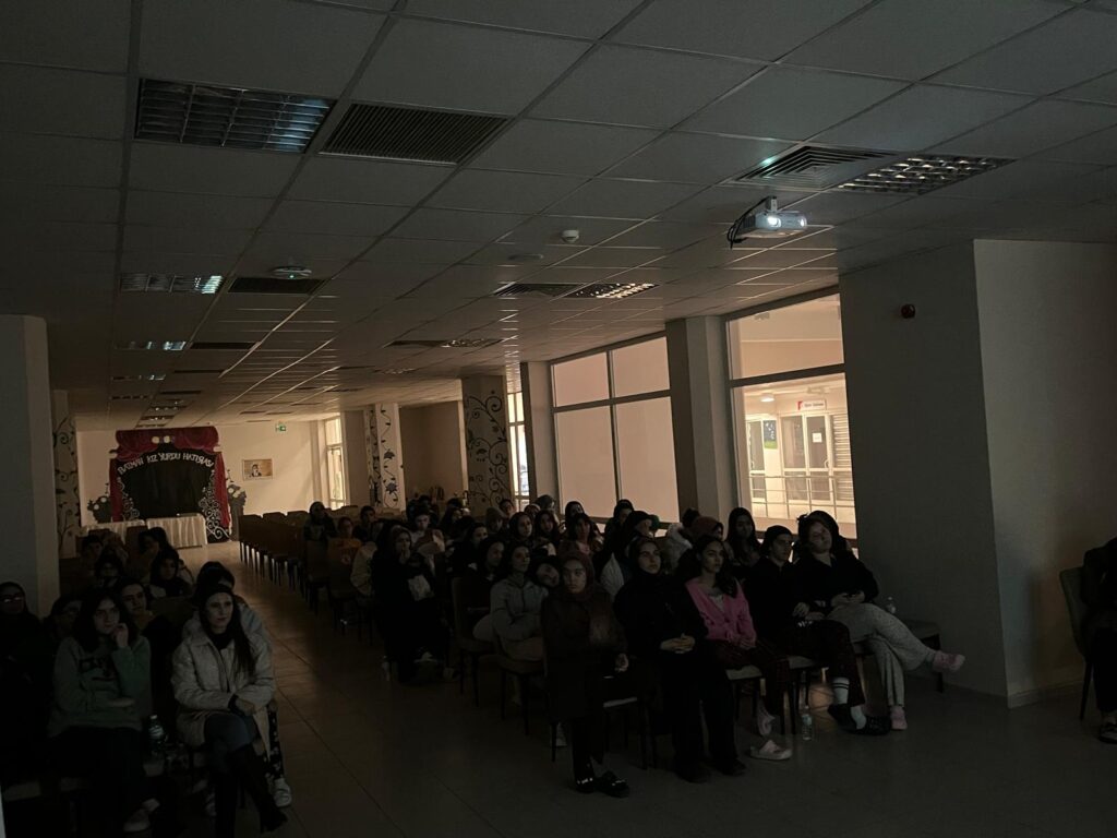 GENÇLİK SİNEMA KEYFİNİ ÖĞRENCİLERİN AYAĞINA GÖTÜRÜYOR