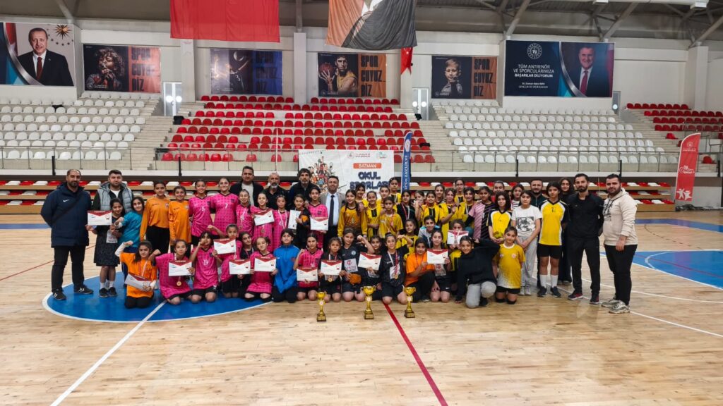 TOKİ’NİN KÜÇÜK KIZLARI HENTBOLDA ŞAMPİYONU