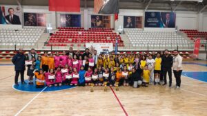 TOKİ’NİN KÜÇÜK KIZLARI HENTBOLDA ŞAMPİYONU