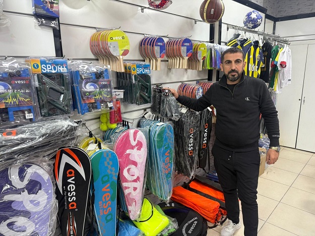 SPOR MALZEMELERİNİN MERKEZİ UEFA SPOR MAĞAZASI