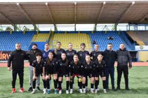 1955 BATMAN BELEDİYESPOR KADINLARI VAN’DA KARA TAKILDI