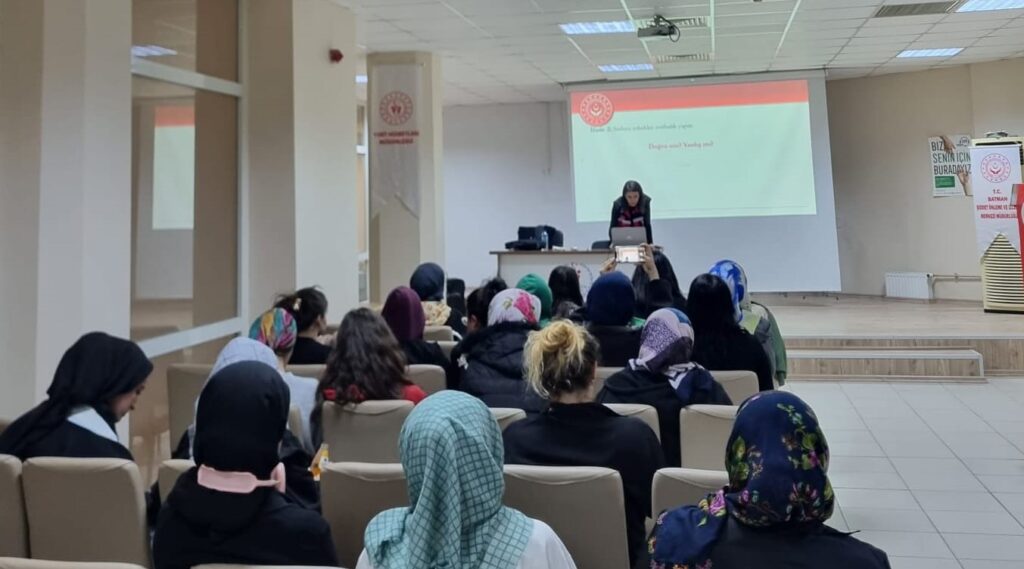 KIZ YURDUNDAN ‘KADINA EL KALKAMAZ’ SEMİNERİ