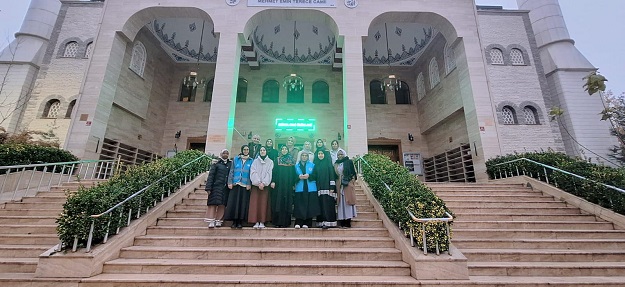 KIZ ÖĞRENCİLER SABAH NAMAZINDA BULUŞTU
