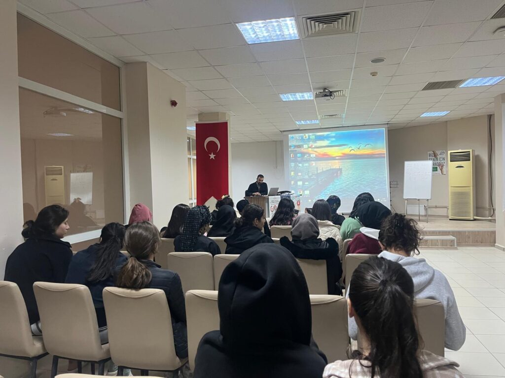 KIZ ÖĞRENCİLERE ‘MADDE BAĞIMLILIĞI’ SEMİNERİ