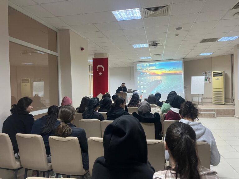 KIZ ÖĞRENCİLERE ‘MADDE BAĞIMLILIĞI’ SEMİNERİ