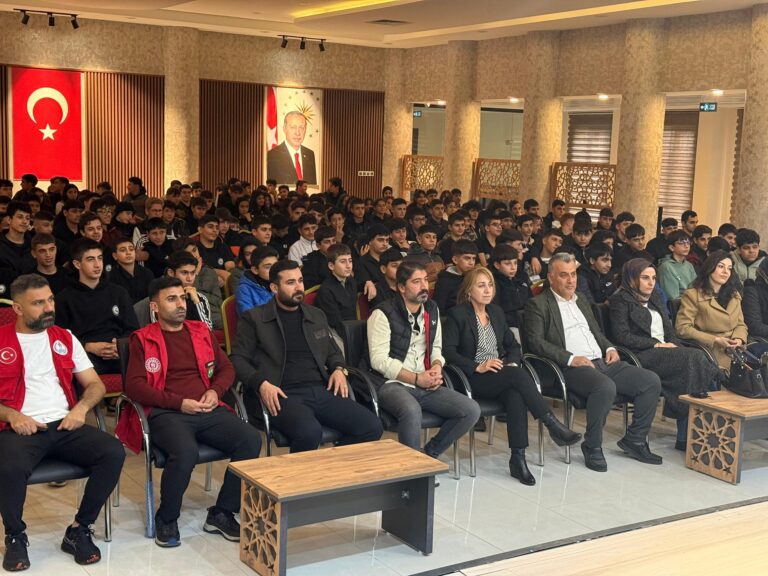 LİSELERDE GENÇLİK MERKEZİ TANITIMI SÜRÜYOR