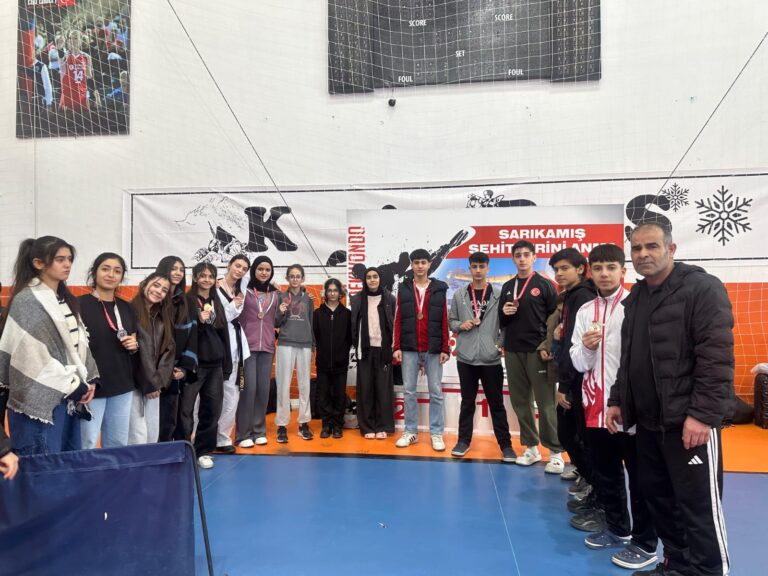 TAEKWONDOCULARIMIZ SARIKAMIŞ’TAN 10 MADALYA İLE DÖNDÜ