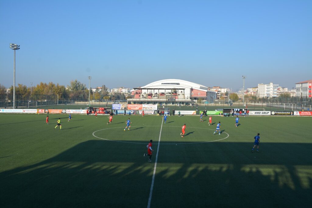 “B GRUBU’NDA ZİRVE YARIŞI KIZIŞTI”