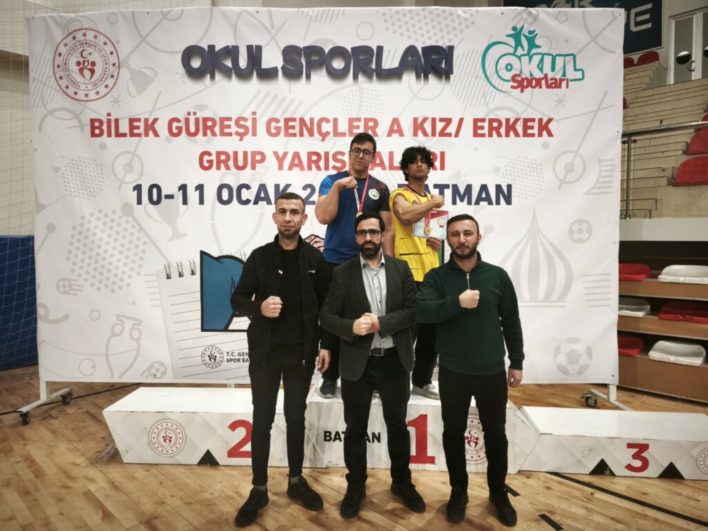 BATMANLI GENÇLER BİLEK GÜREŞİNDE FİNALDE