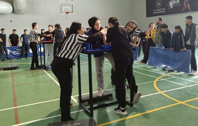 GENÇLERİN BİLEKLERİ BÜKÜLMEDİ…