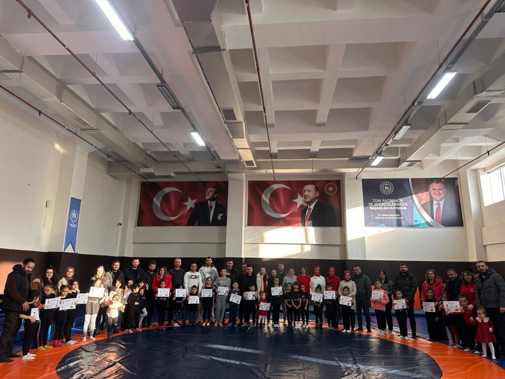 PROFESYONEL CİMNASTİK KURSLARINA YOĞUN İLGİ