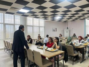 GÜLTEKİN ÖĞRENCİLERİ YERİNDE DİNLEDİ