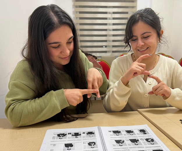 SÜVEYBE ANA KIZ ÖĞRENCİ YURDU’NDA İŞARET DİLİ KURSU