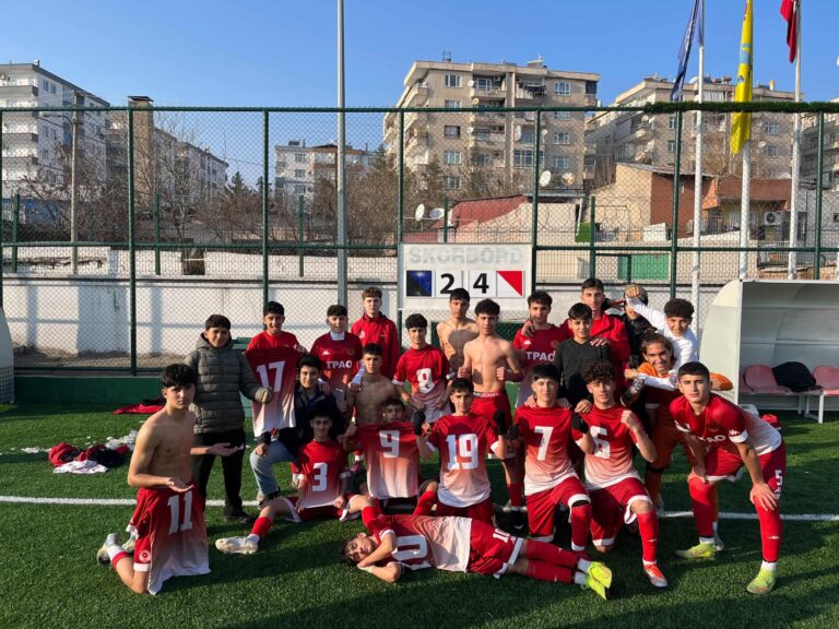 MUSTAFA HOCA’NIN ASLANLARI ZİRVEYİ BIRAKMIYOR: 4-2