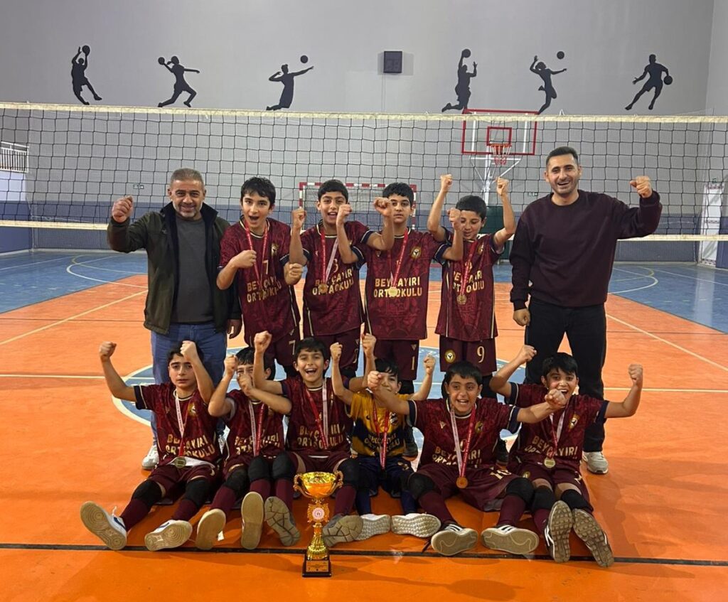 BEYÇAYIRI KÖYÜ KÜÇÜKLERİ TARİH YAZIYOR