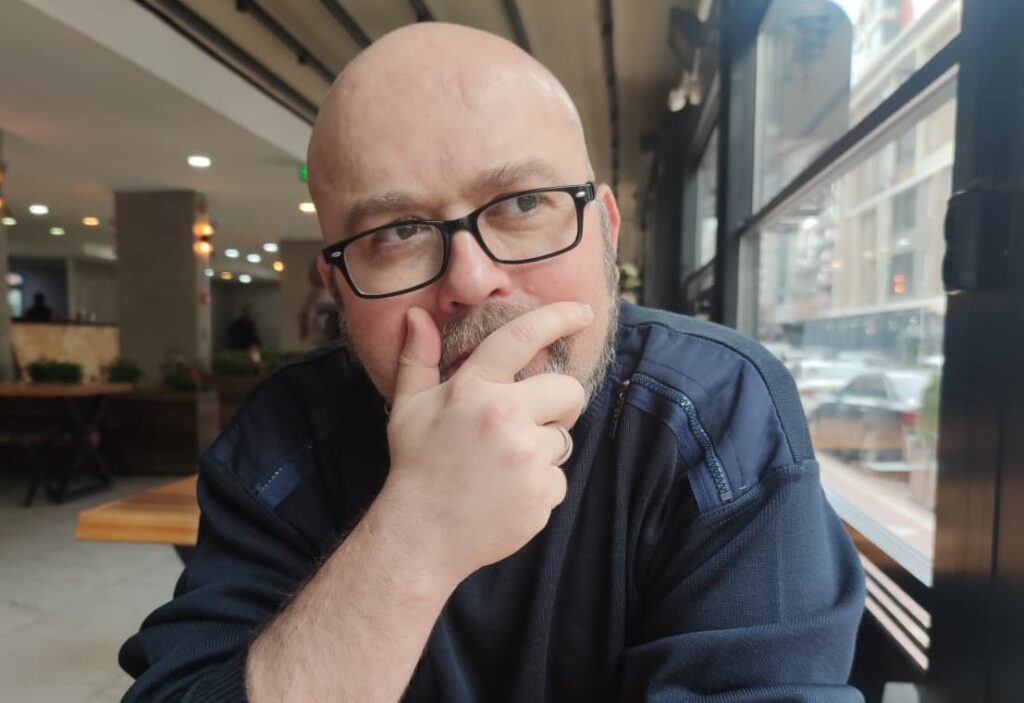 BATMANLI YAZAR POLAT ONAT ÖDÜL ALDI