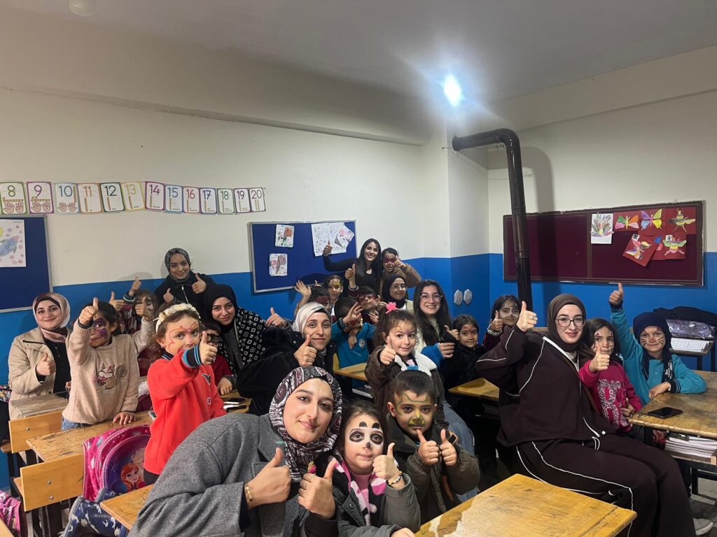 ‘ISITAN ELLER’ DUYGULU’DA MİNİK YÜREKLERİ ISITTI